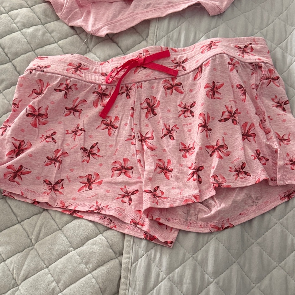 Pink Bow Patterned Shorts - Picture 2 of 3